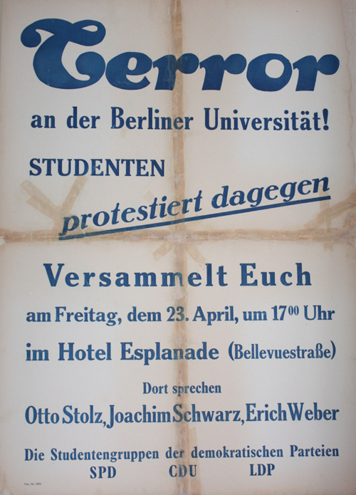 Foto: Plakat zur Protestversammlung am Hotel Esplanade