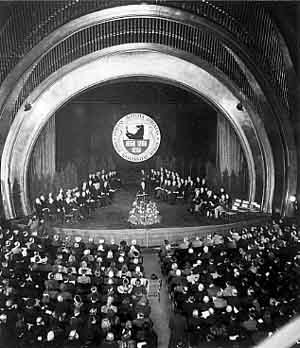 Schwarz-Weiss-Foto: Eröffnung der FU Berlin am 4.12.1948 im Titania-Palast