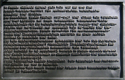 Foto der Gedenktafel am Otto-Suhr-Institut in der Ihnestraße 22