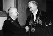 Schwarz-Weiß-Foto: Paul Hindemith und FU-Rektor Edwin Redslob