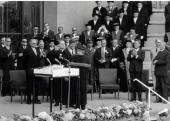 Schwarzweiß-Foto: Festakt für John F. Kennedy anlässlich der Verleihung der Würde eines Ehrenbürgers der FU