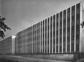 Schwarz-Weiß-Foto des Gebäudes in der Koserstraße 20