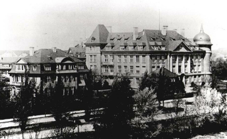 Schwarz-Weiß-Foto des Kaiser-Wilhelm-Instituts für Chemie