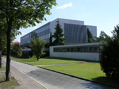 Foto des Gebäudes der Pflanzenphysiologie in der Königin-Luise-Straße 12-16