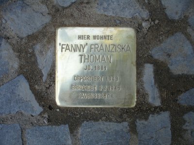 Foto: Stolperstein für Fanny Thoman