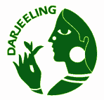 Grün-weißes Logo der Teekampagne (Inderin mit Teeblatt und Schriftzug Darjeeling)